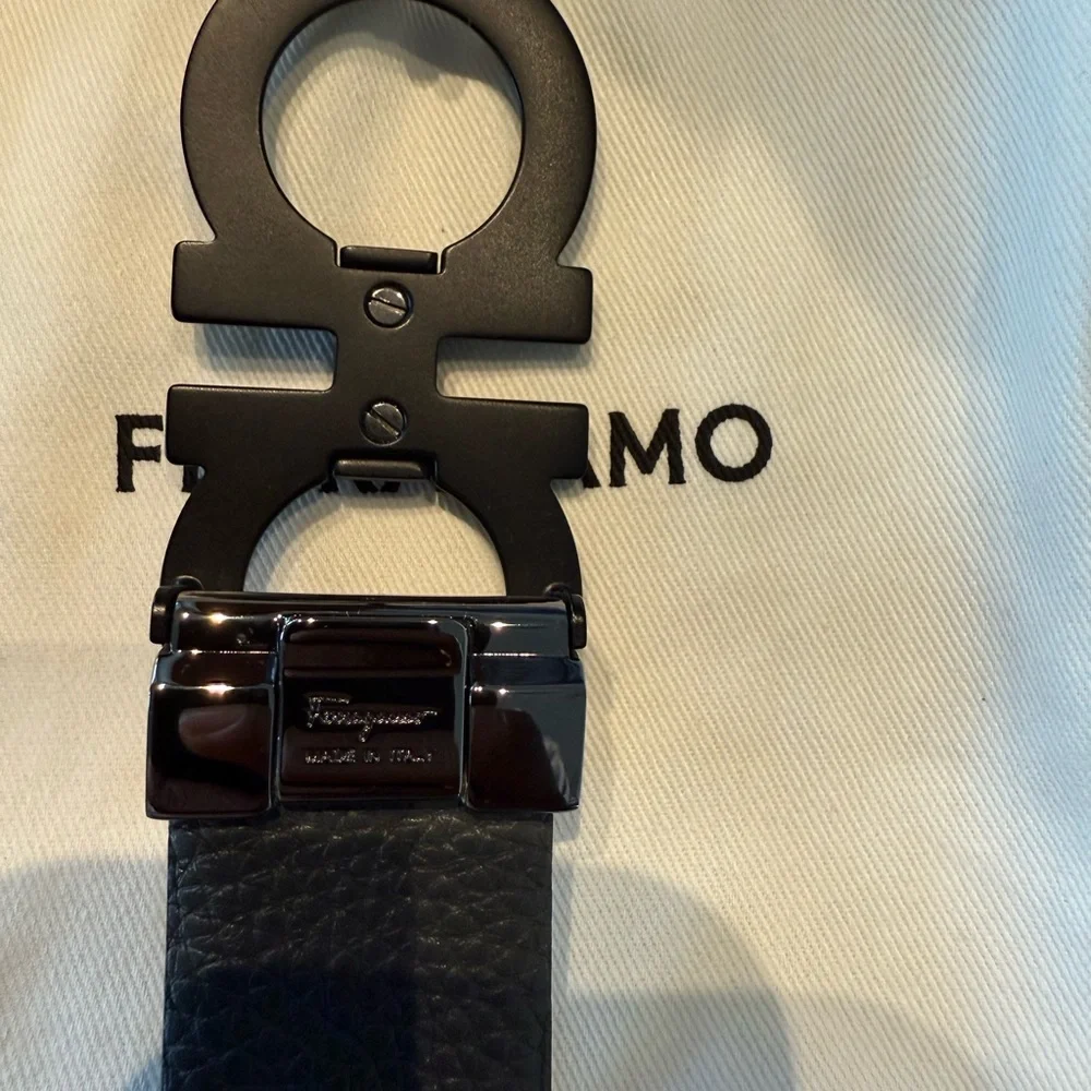 32in Black Leather Ferragamo Belt - Picture 2 of 9